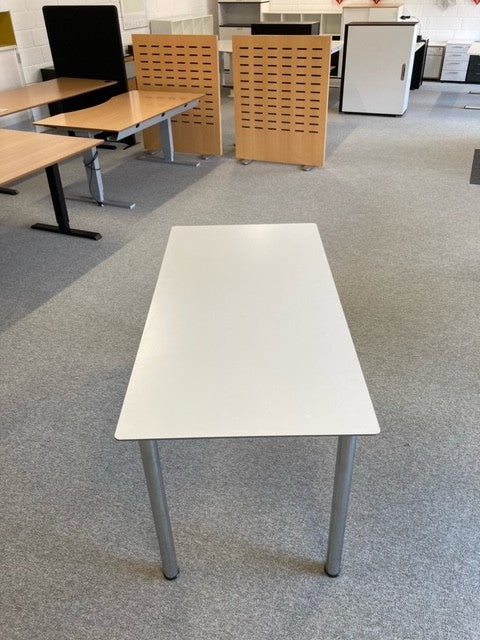 SINGLE WHITE TABLE WITH CHROME LEG SUITABLE FOR OFFICE, CANTEEN, DINING OR COMBINED FOR MULTIPURPOSE SEATING/ MEETING ROOM