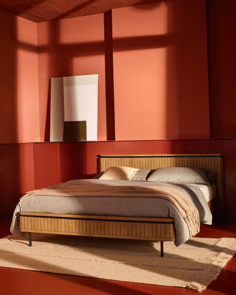 Licia Bed made from solid mango wood and black painted metal, for a 160 x 200 cm mattress