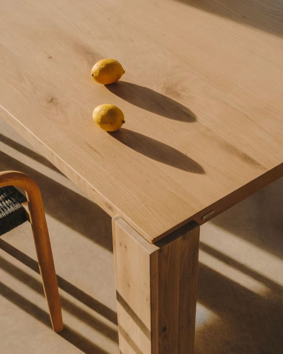 Deyanira Table