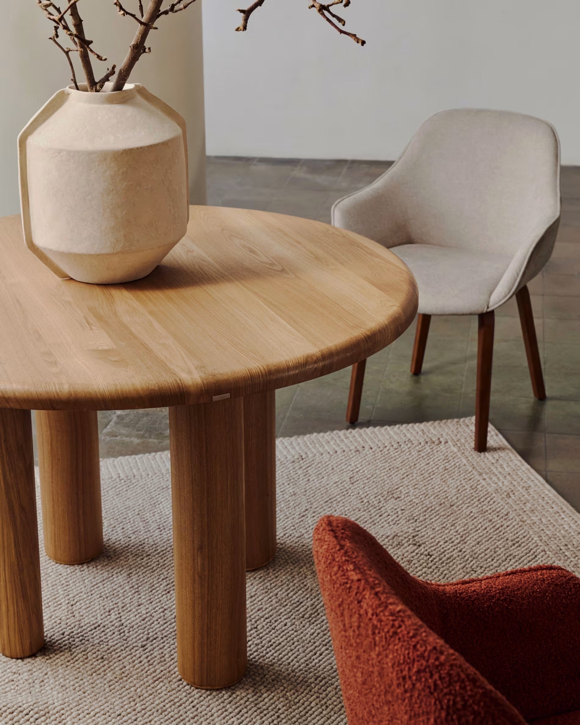 Mailen Round Table in Ash Wood Veneer with Natural Finish