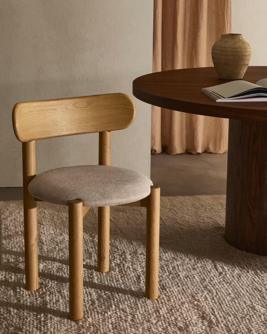NEBAI Nebai chair in beige chenille with a solid oak wood st