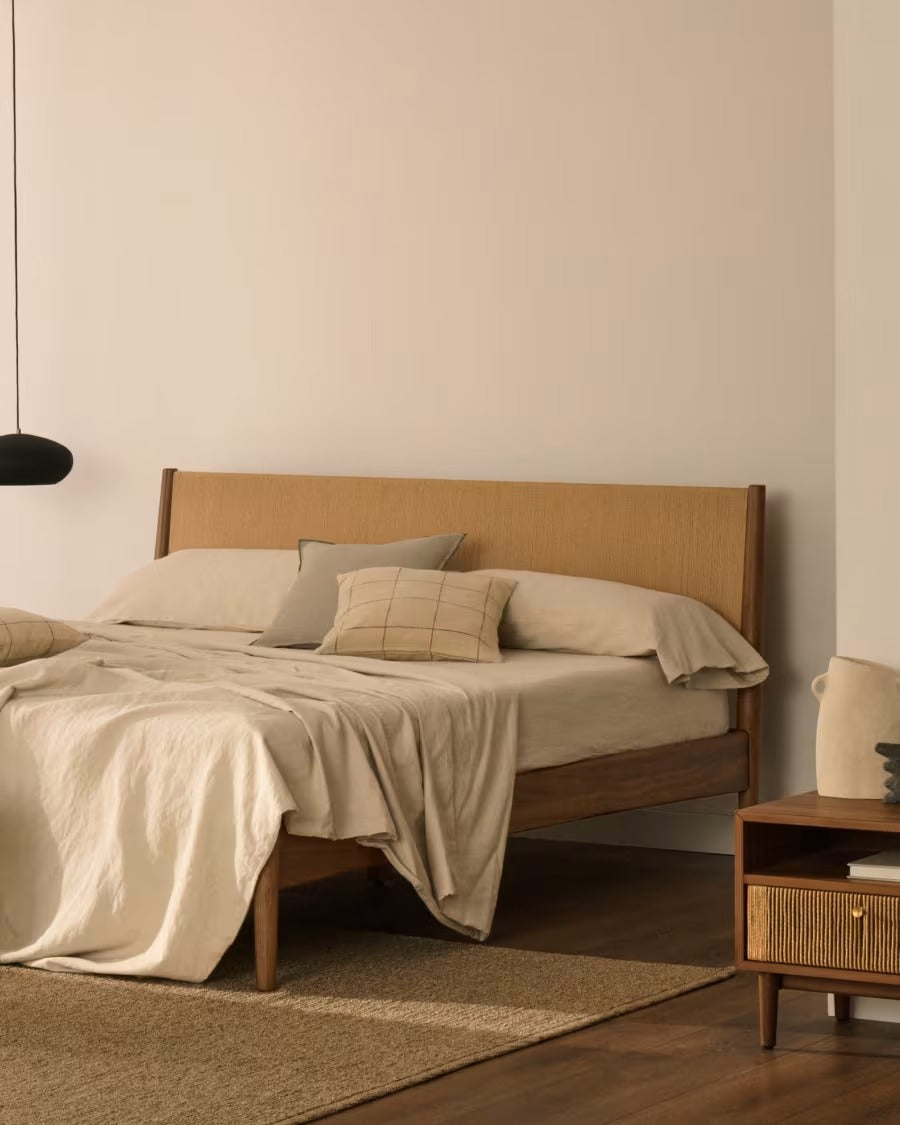 Elan Bed in Veneer and Solid Walnut Wood