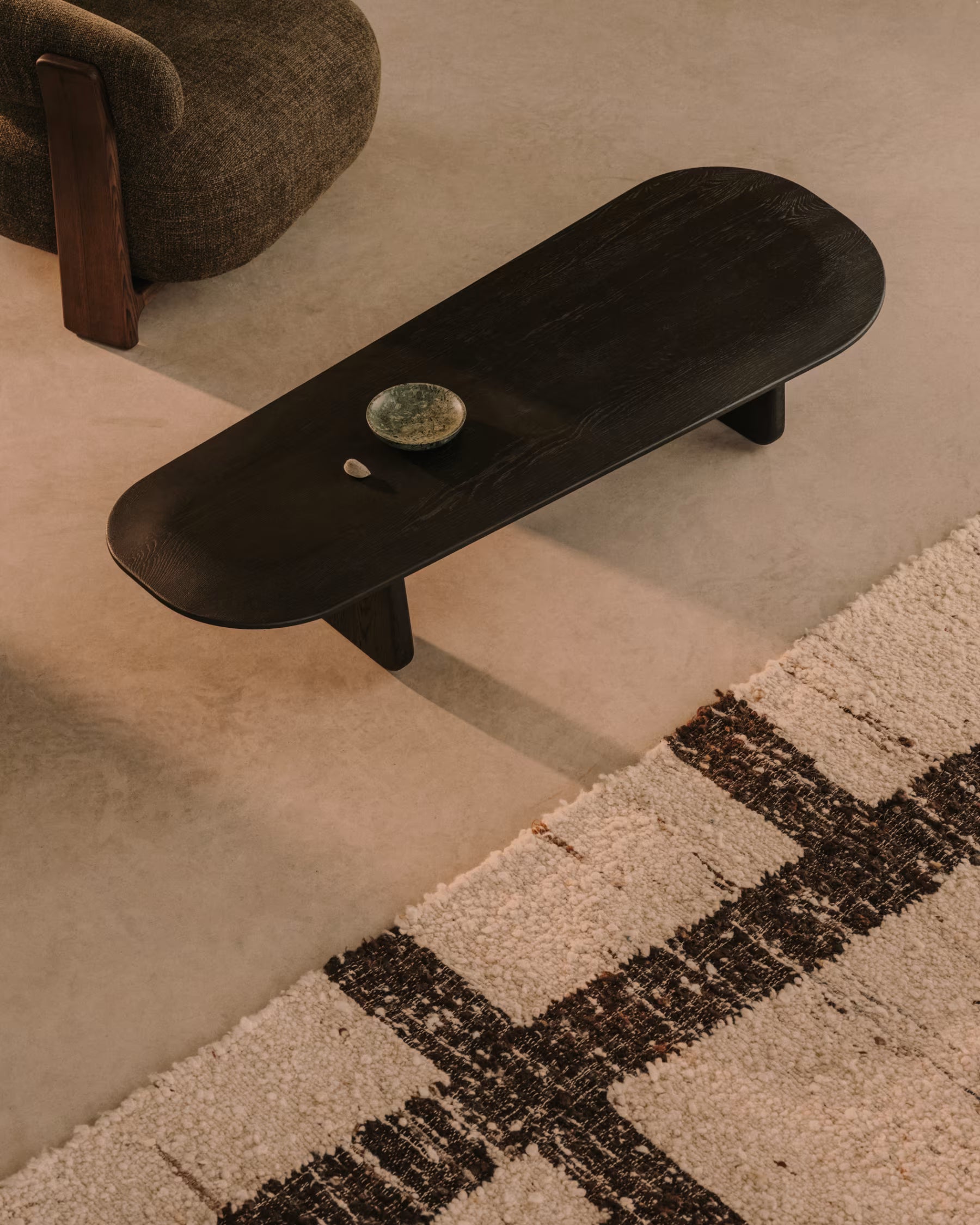 Pirita coffee table in a black finish, 147 x 65 cm