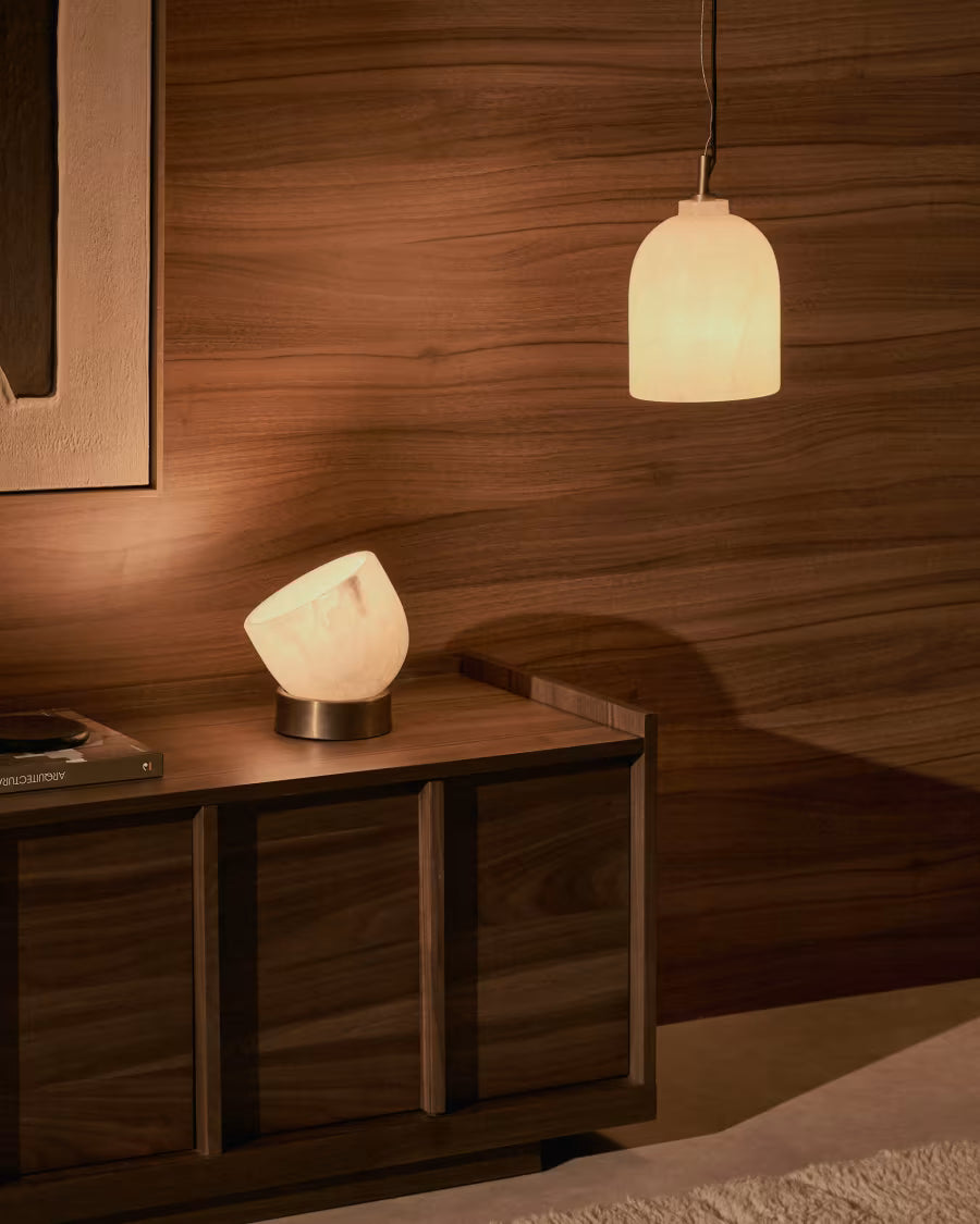 Shenli table lamp in alabaster and metal with a brass finish