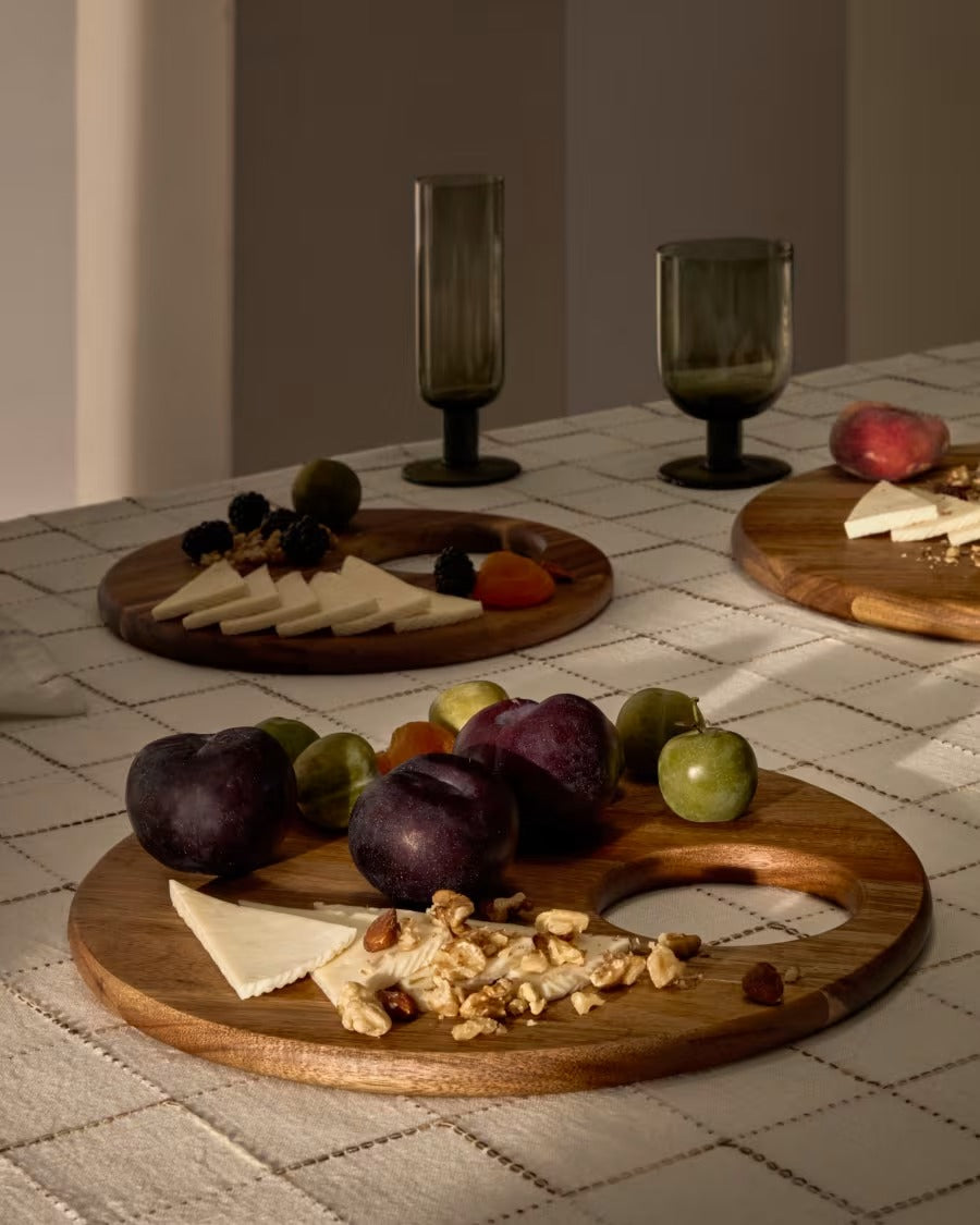 Klot Large Serving Board made of acacia wood
