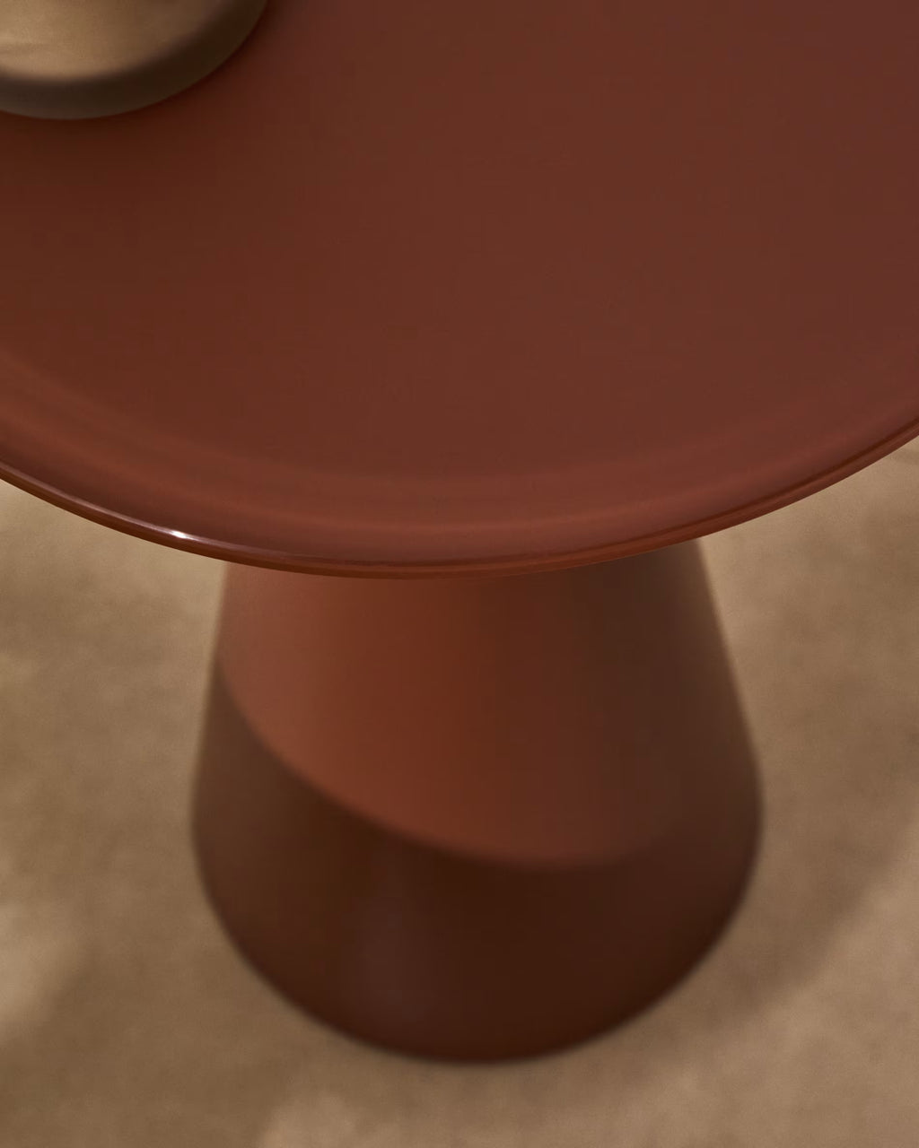 Wilshire side table terracotta finish Ø35cm.