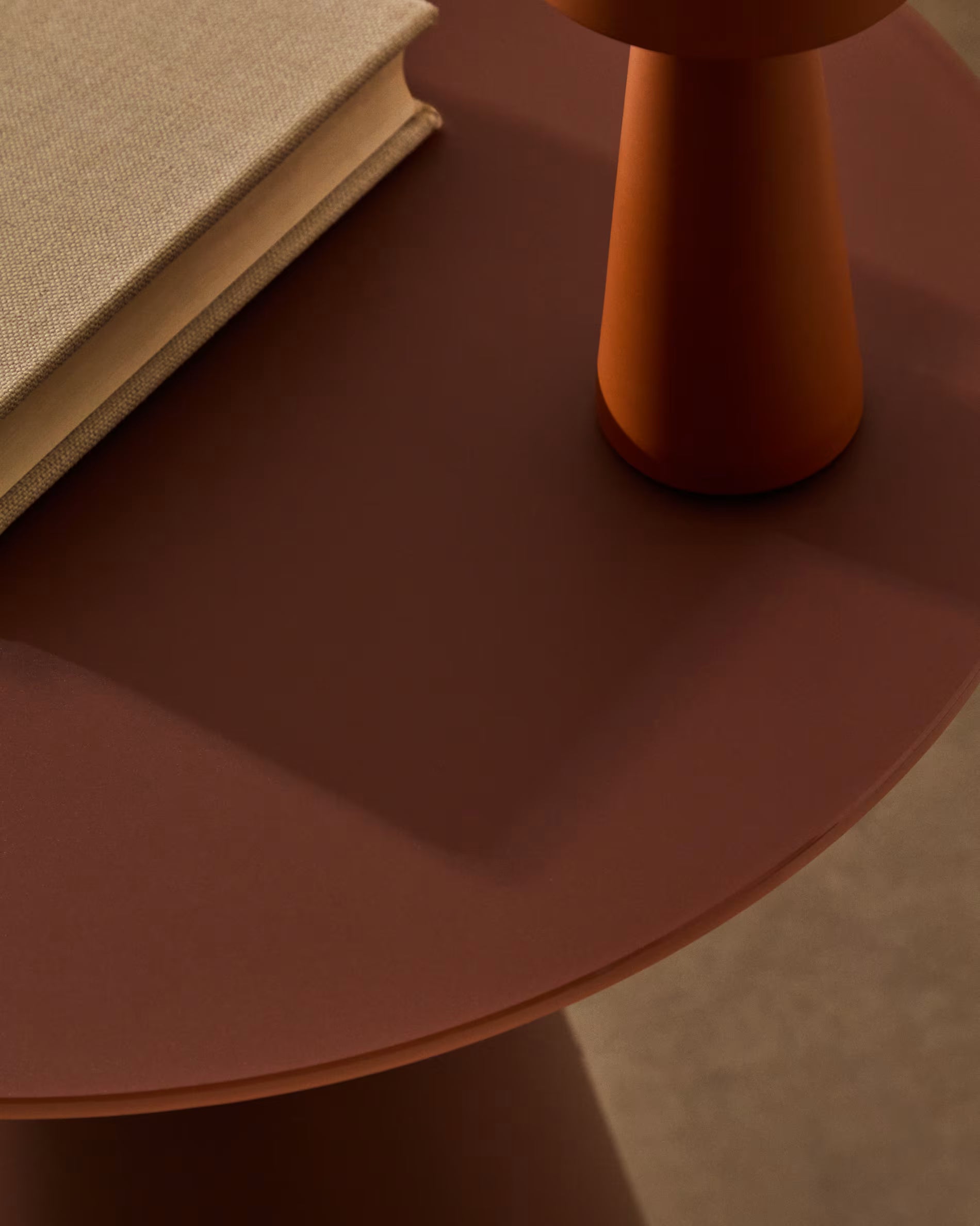 Wilshire side table matt terracotta finish Ø50cm