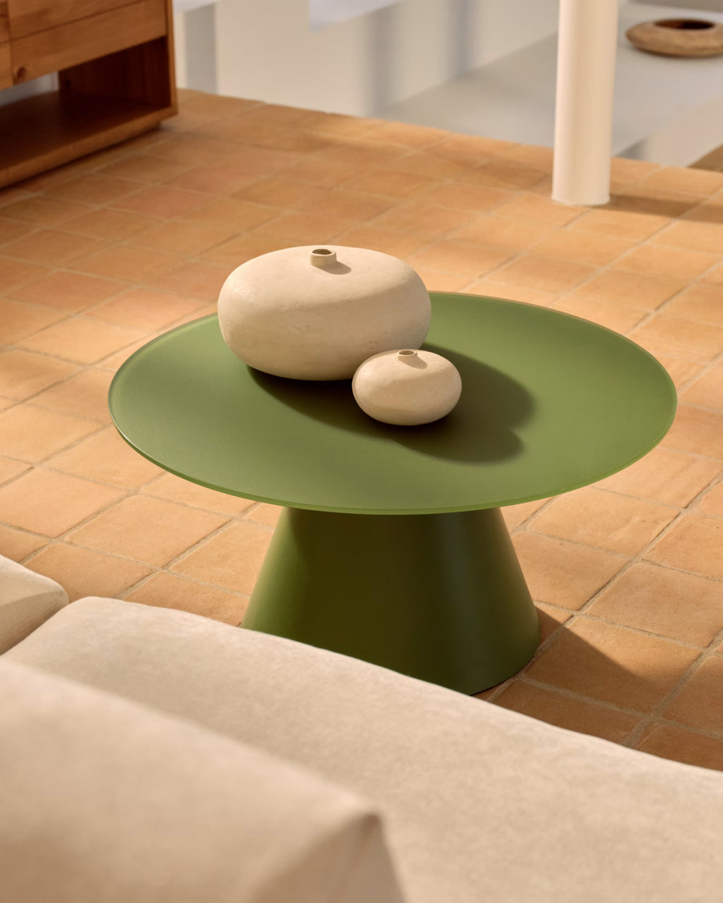 Wilshire coffee table matt green finish Ø80cm