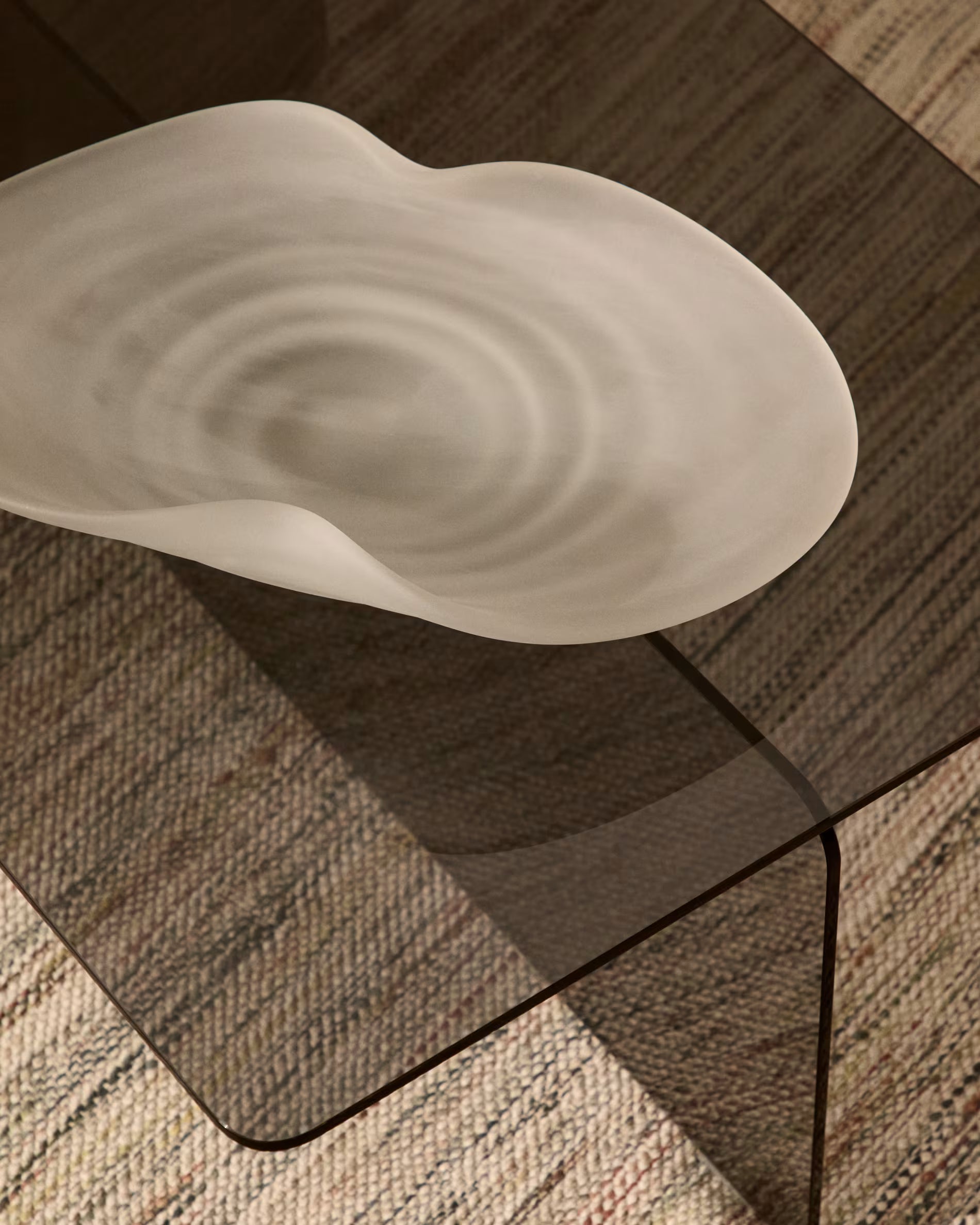 Ondaro frosted glass centrepiece 11cm