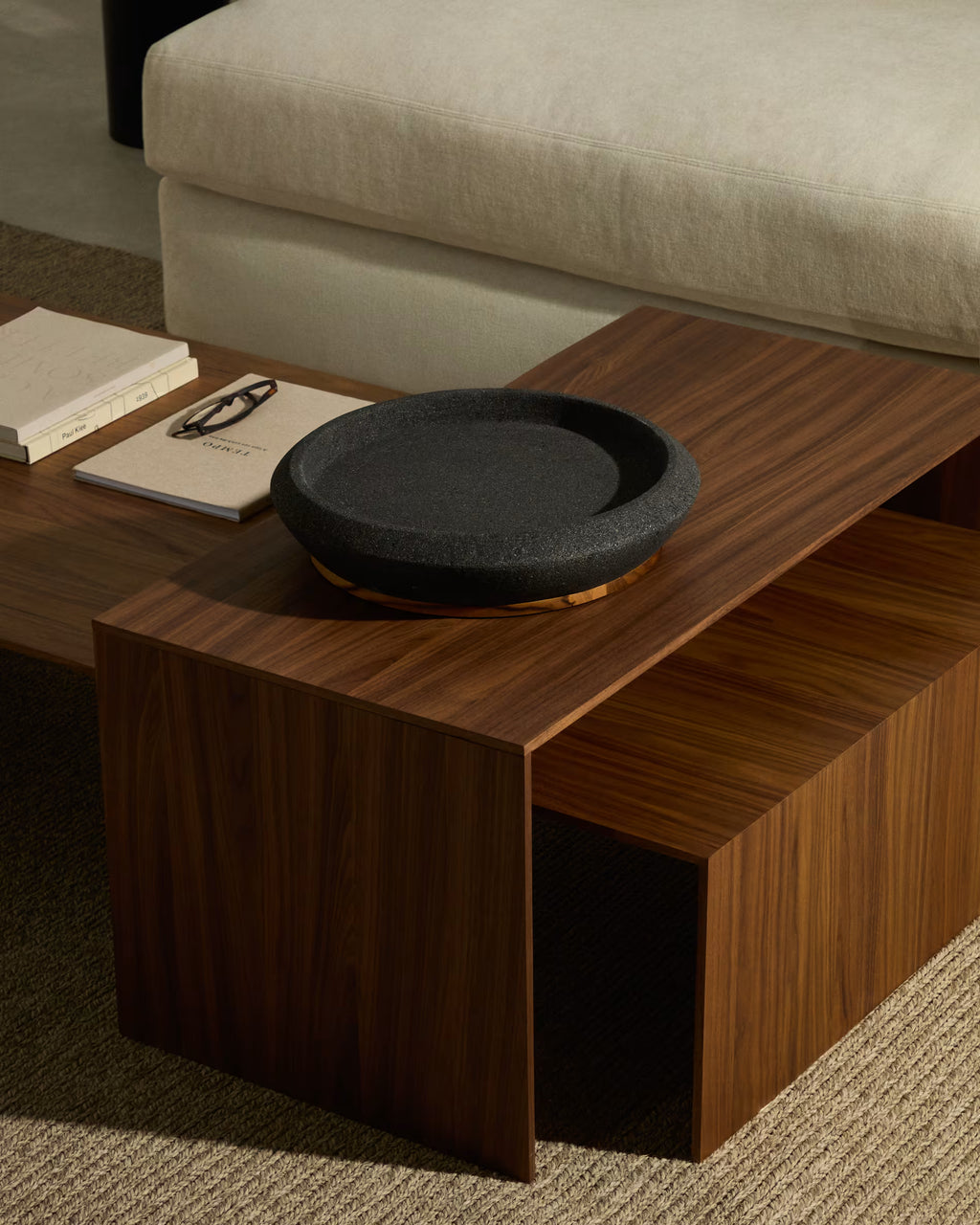 Naro centrepiece in black stone and teak wood ?38cm
