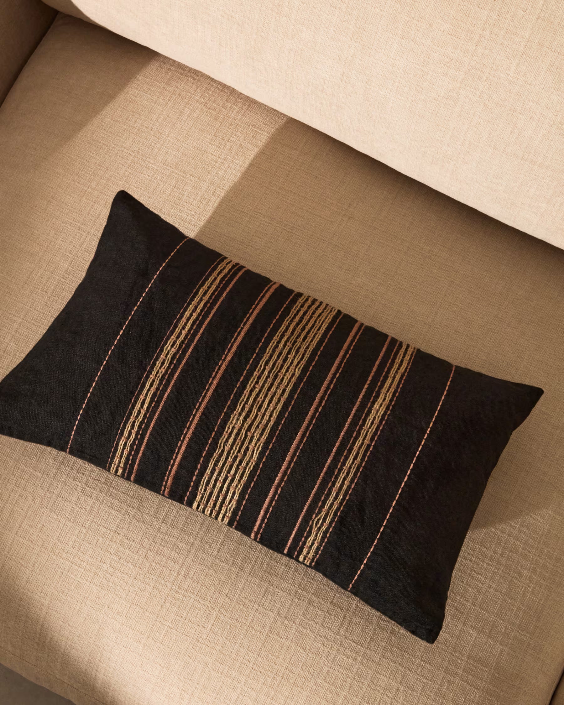 Sairu Black Cushion