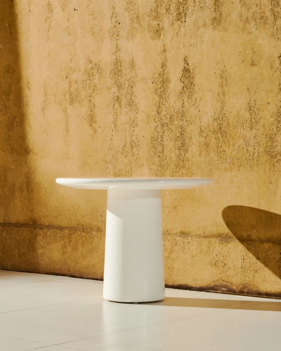 Albanella coffee table in cement with glossy white finish