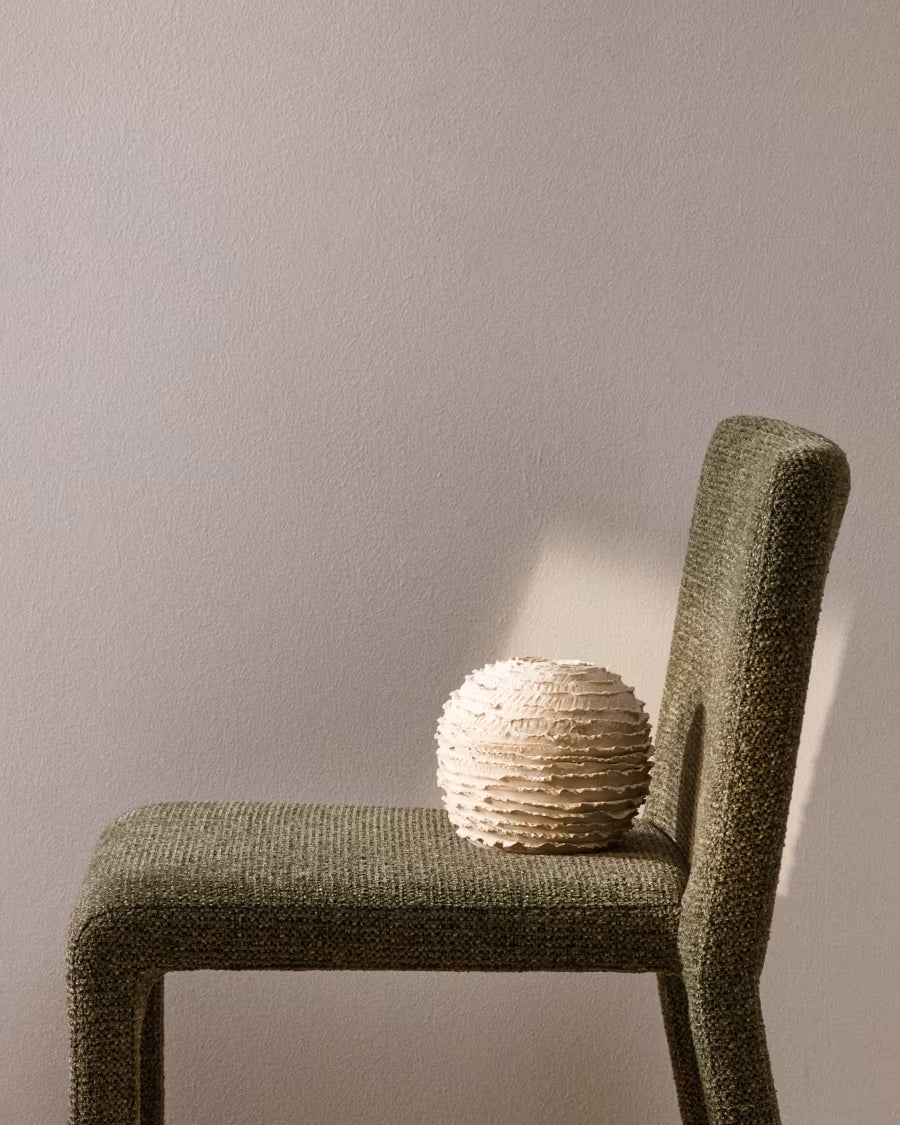 Evania vase in beige ceramic 15.5 cm.