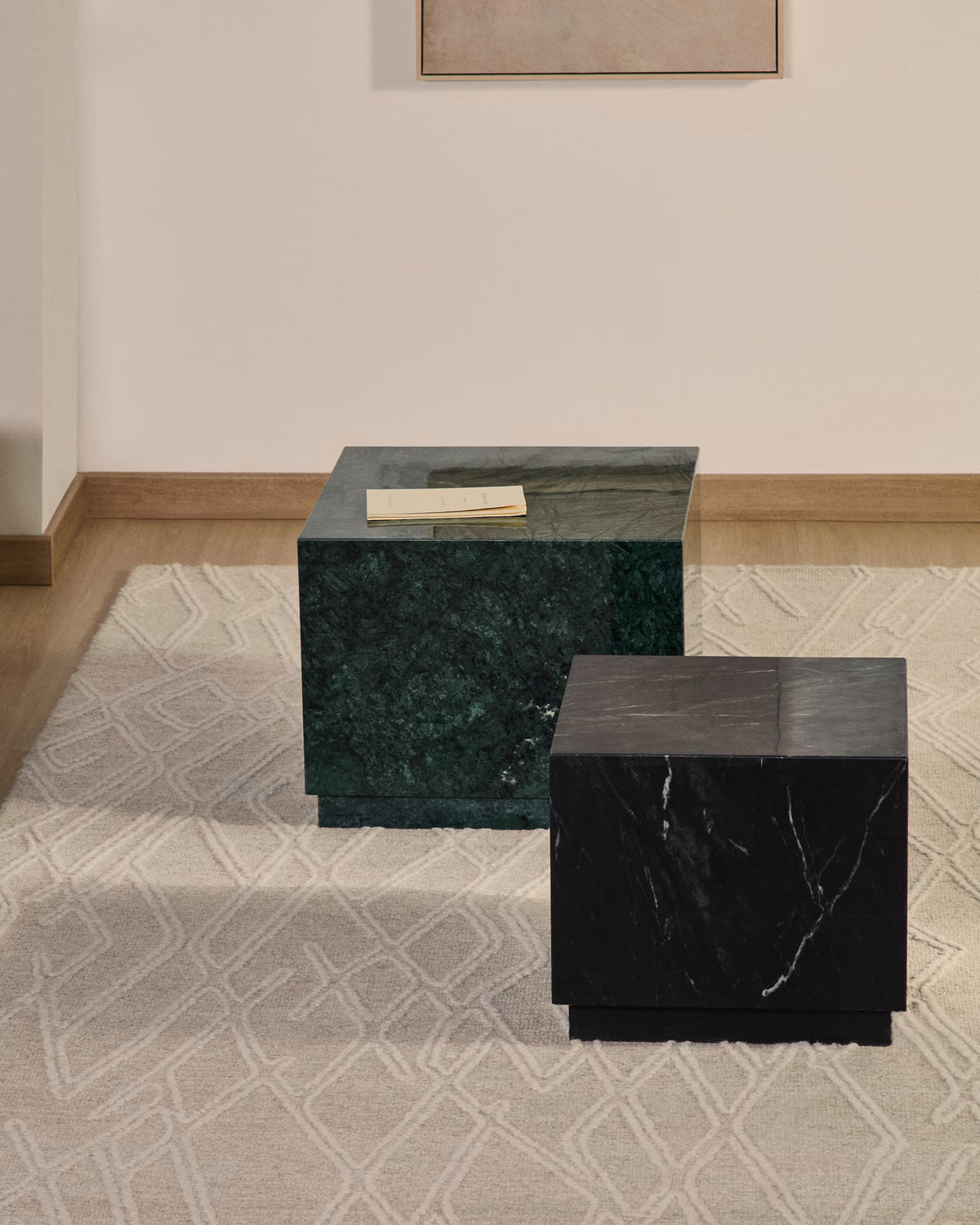 Sorein side table in black marble 50 x 50 cm