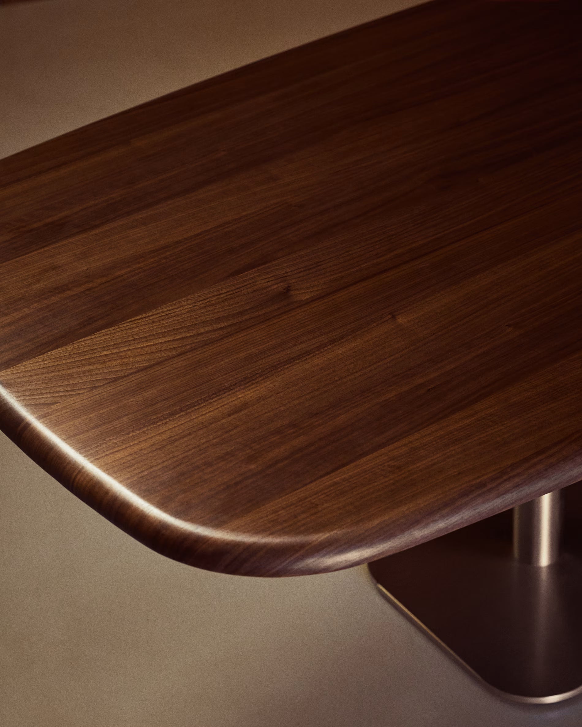 Melvar table made from walnut 180X100cm.