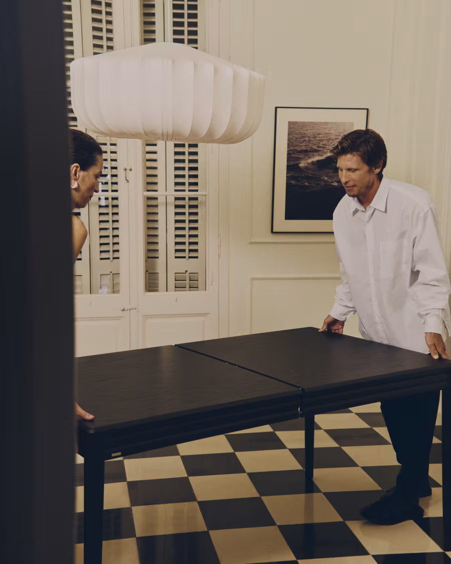 Lenon extending table in black oak veneer and solid oak