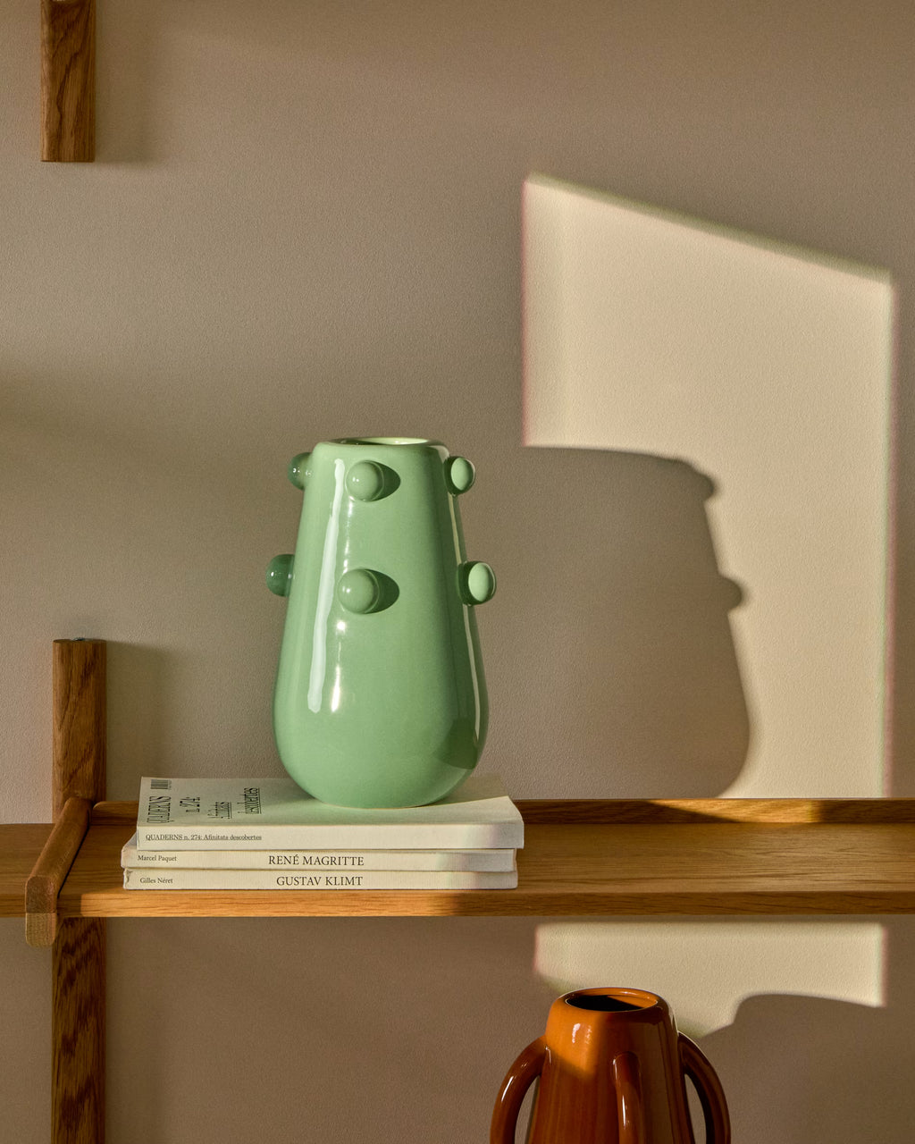 Odra vase in light green ceramic with glossy finish 25.5cm.