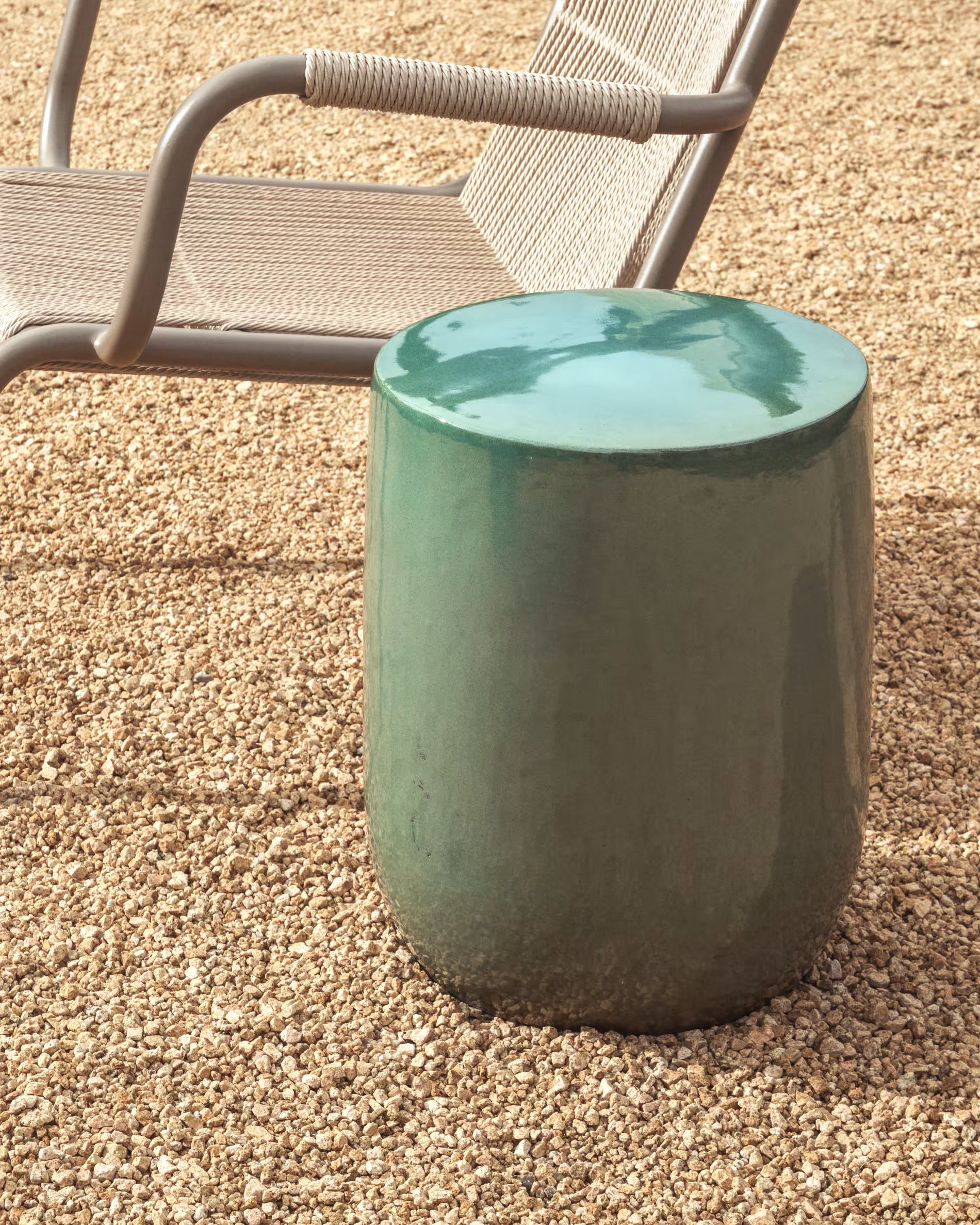 Mesquida side table in ceramic turquoise finish Ø35cm.