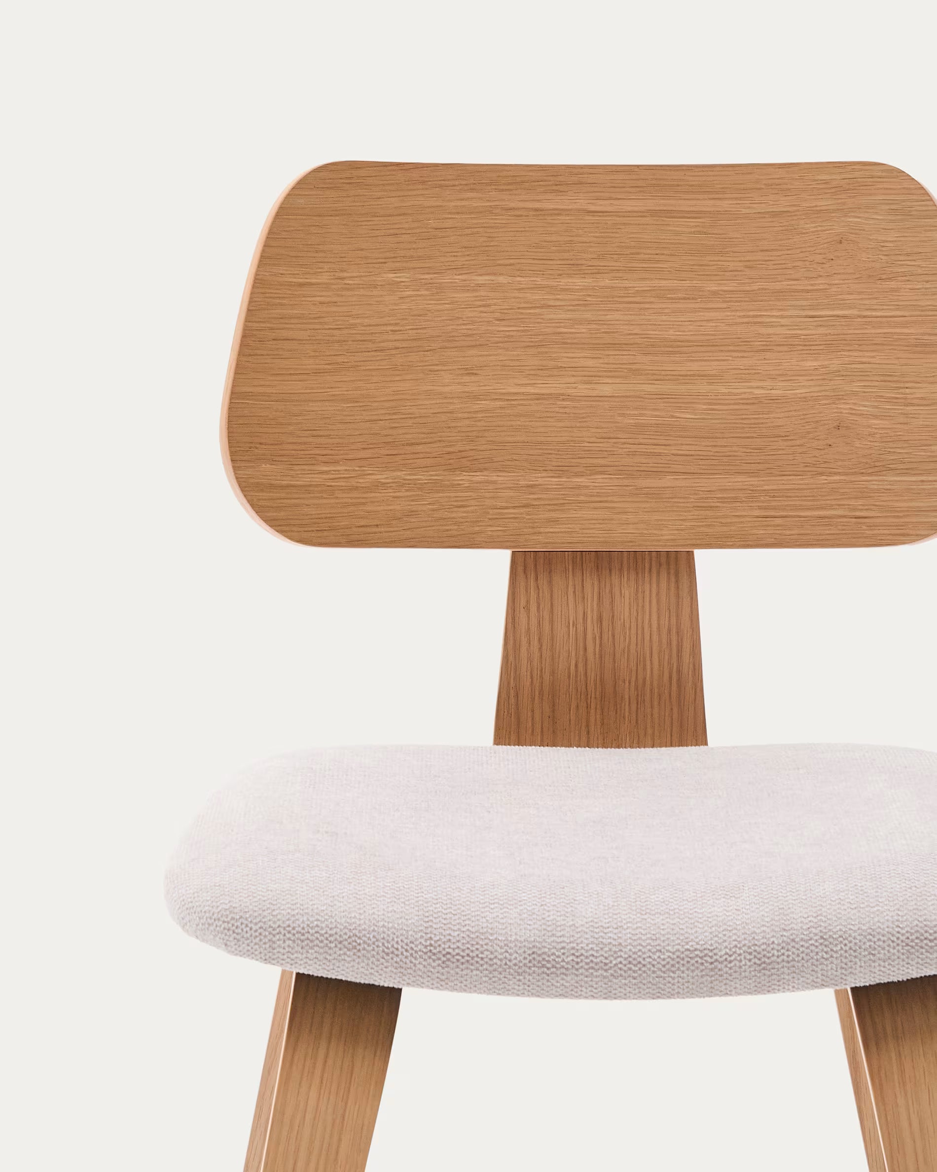Gena chair in oak veneer and beige chenille.