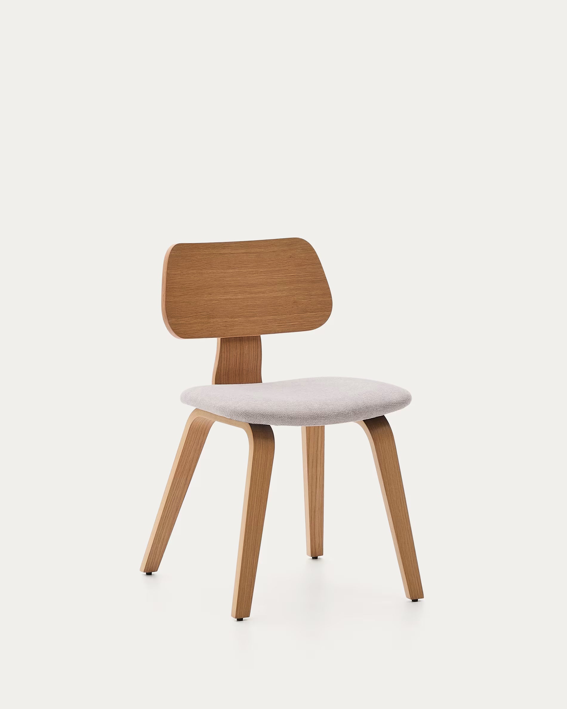 Gena chair in oak veneer and beige chenille.