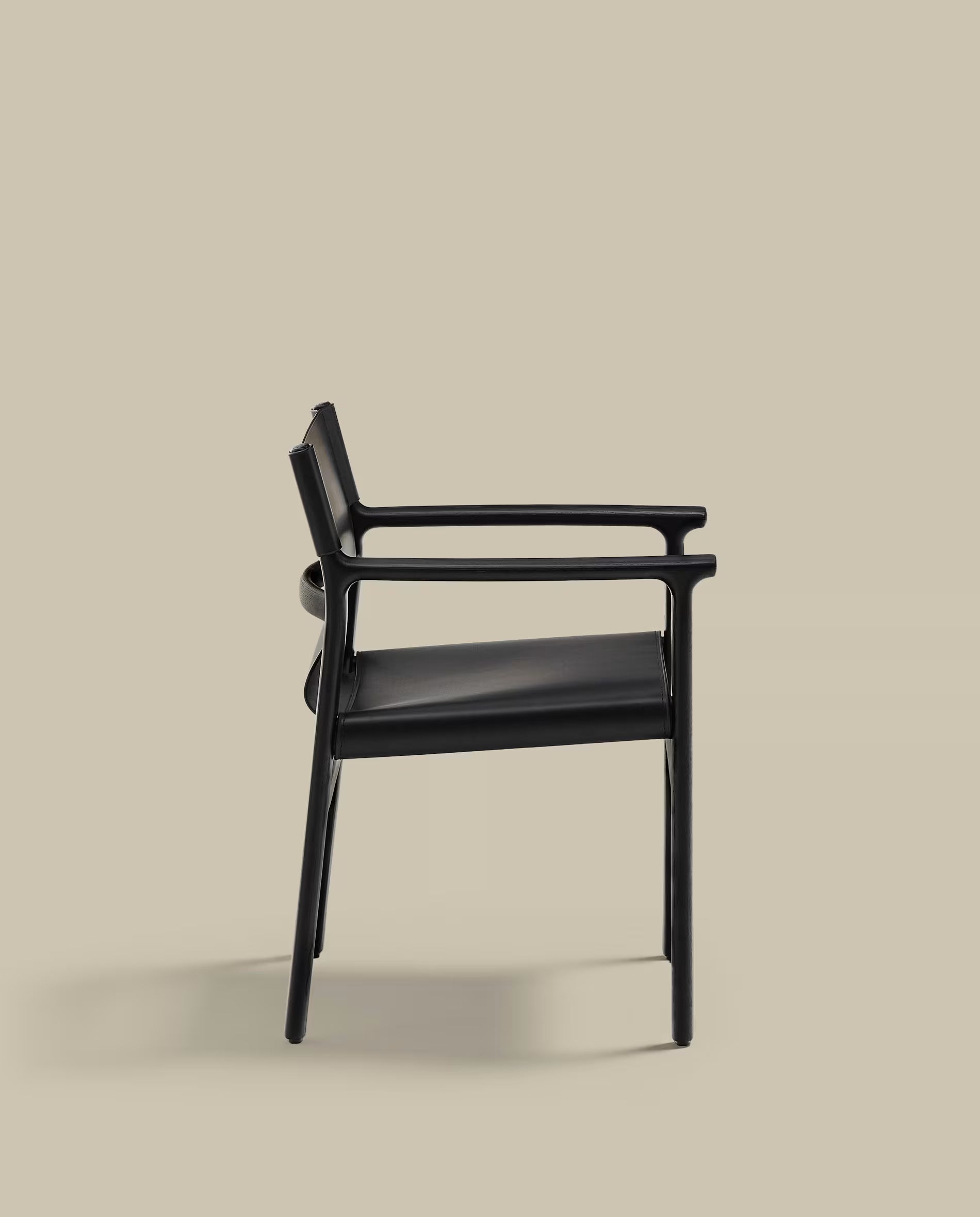 Jan chair made of recycled leather fibres black finish