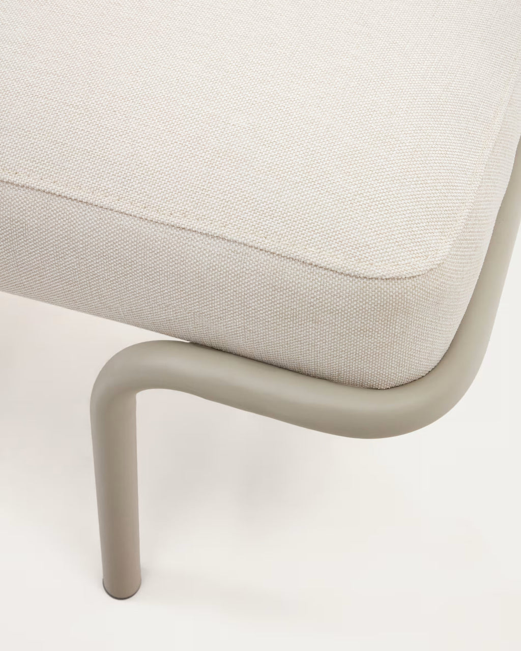 Compo Bench in Beige Chenille