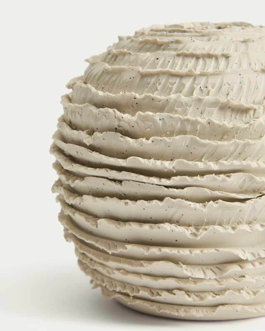 Evania vase in beige ceramic 15.5 cm.