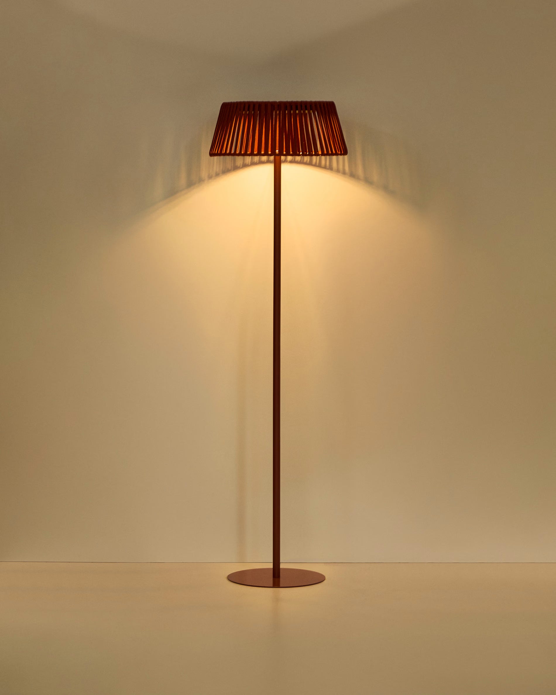 Aldet outdoor solar floor lamp in terracotta Ø46cm.