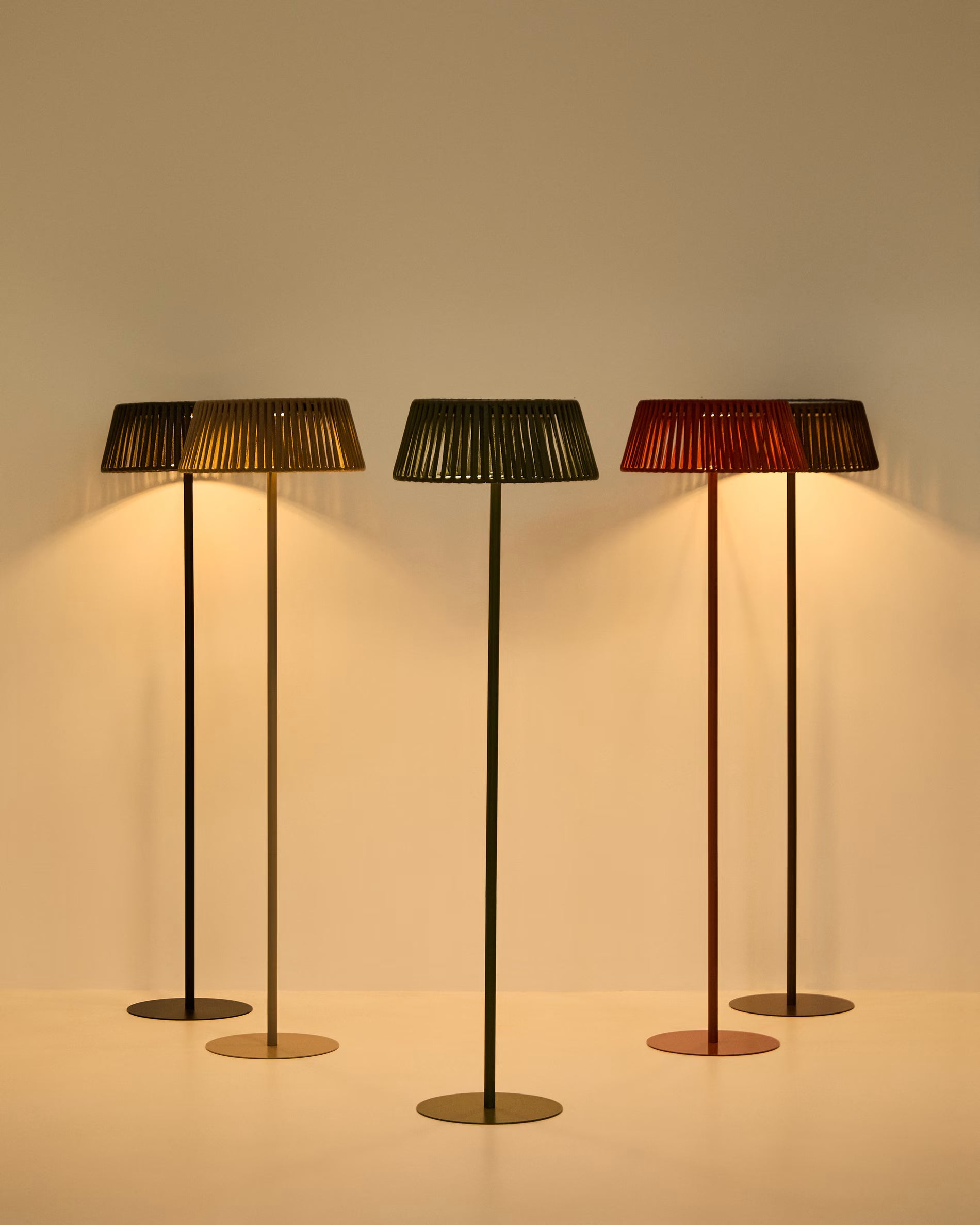 Aldet outdoor solar floor lamp in terracotta Ø46cm.