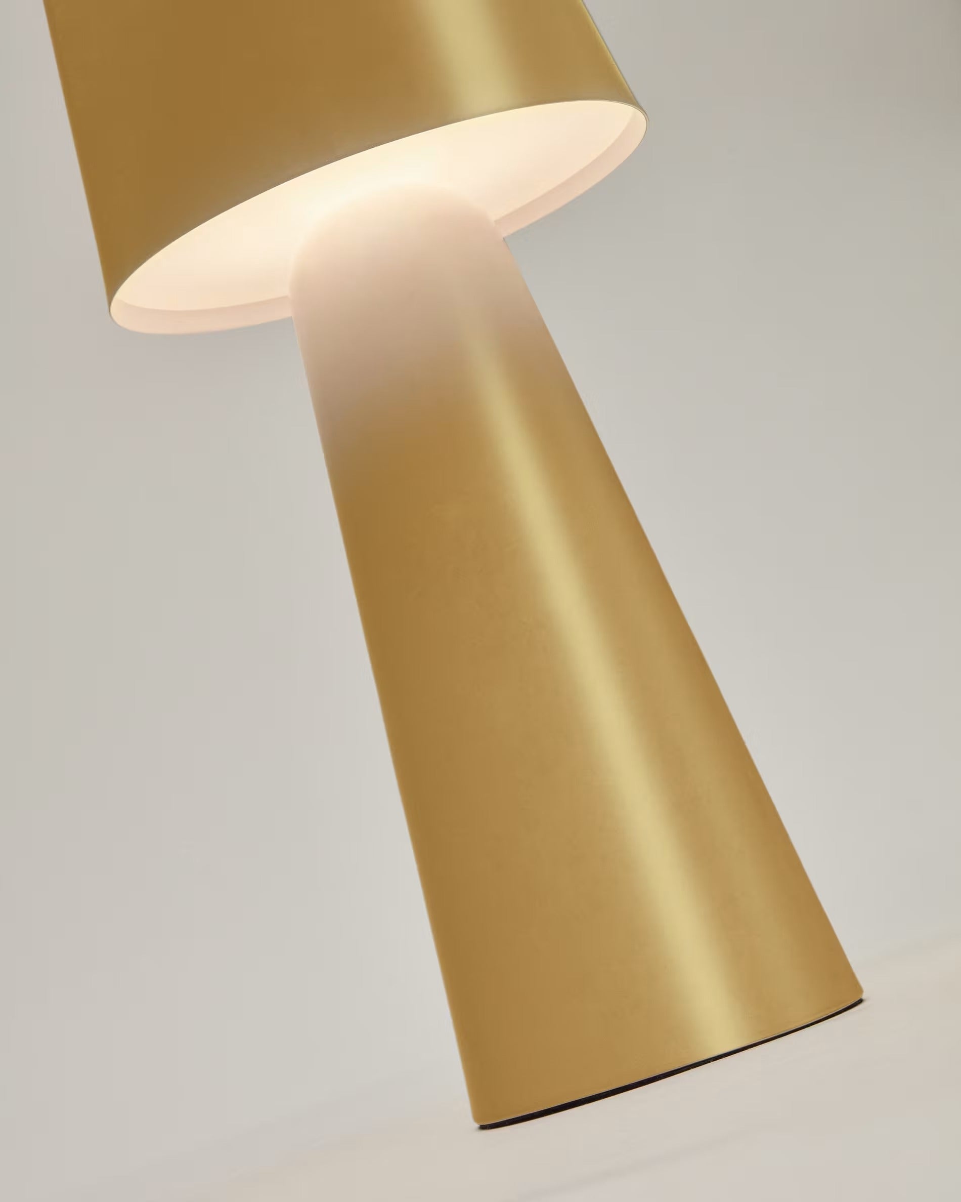 Arenys Large Metal Table Lamp in Gold