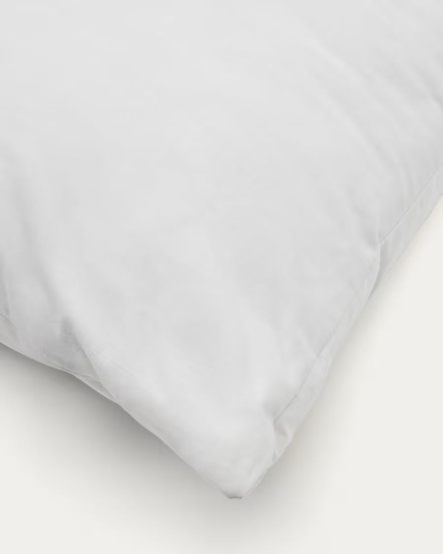Duca pillow with 10% down and 90% feather