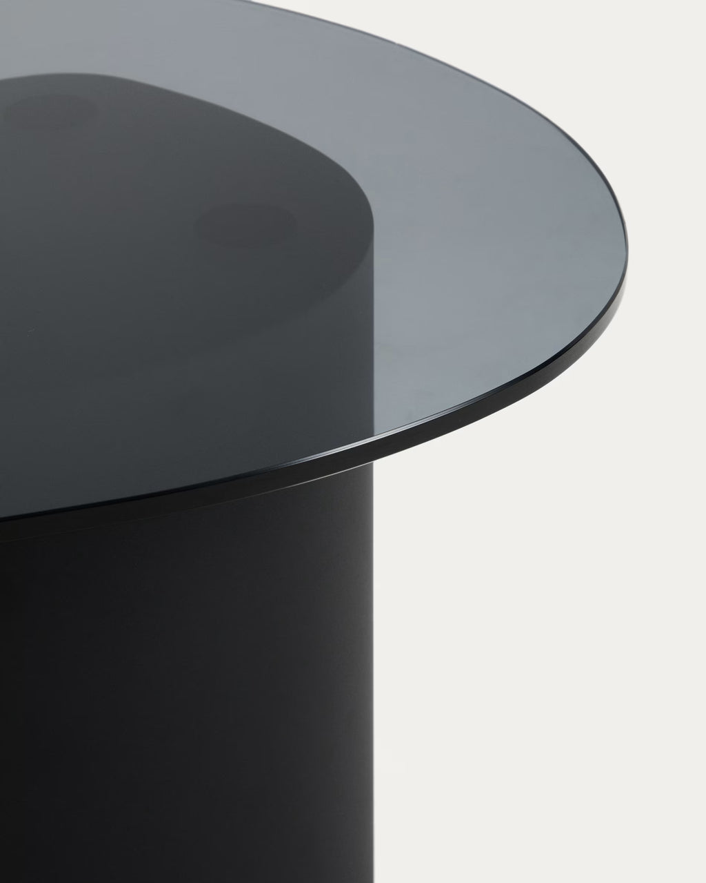 Olir side table in tempered glass 48 x 46,8 cm