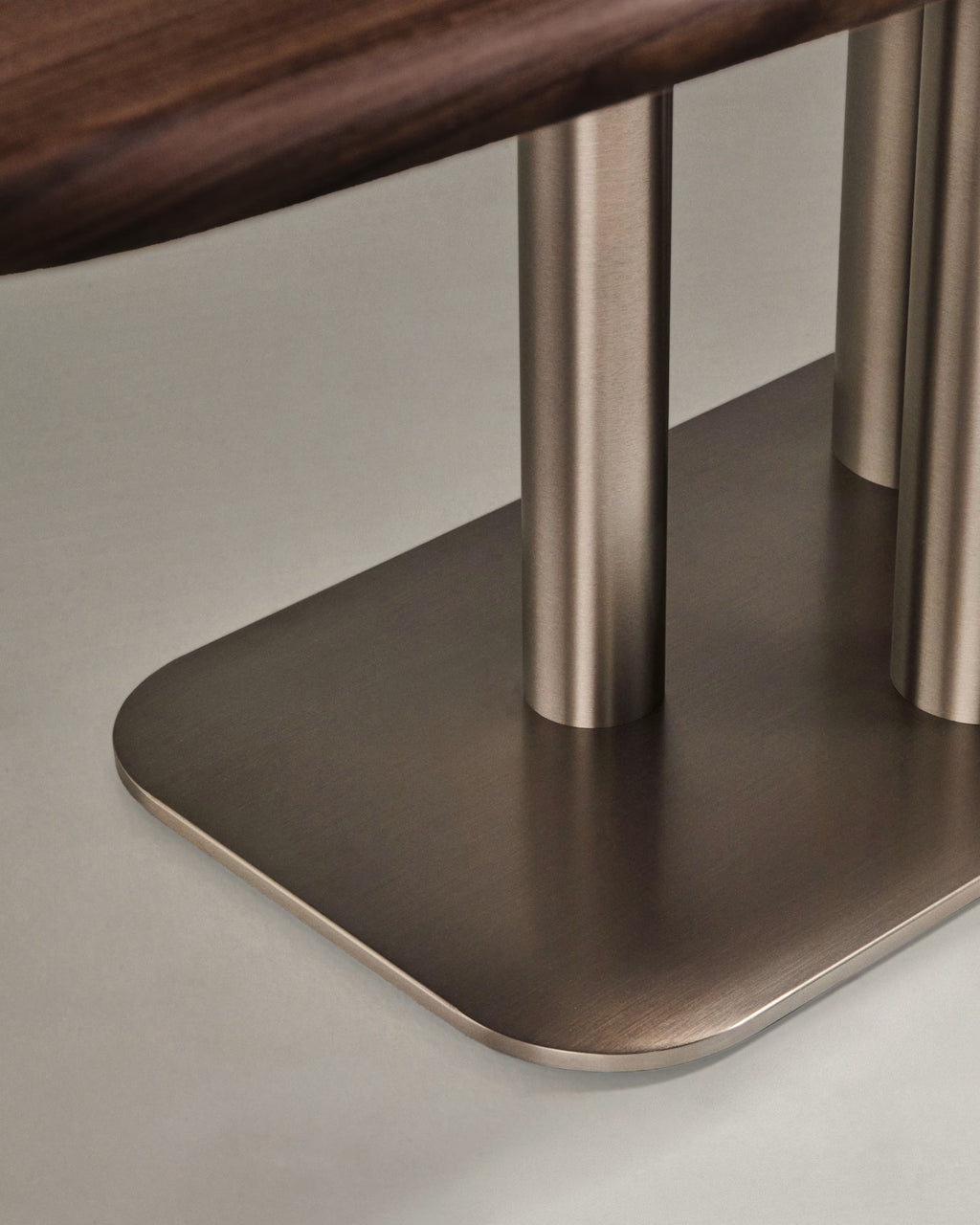 Melvar table made from walnut 180X100cm.
