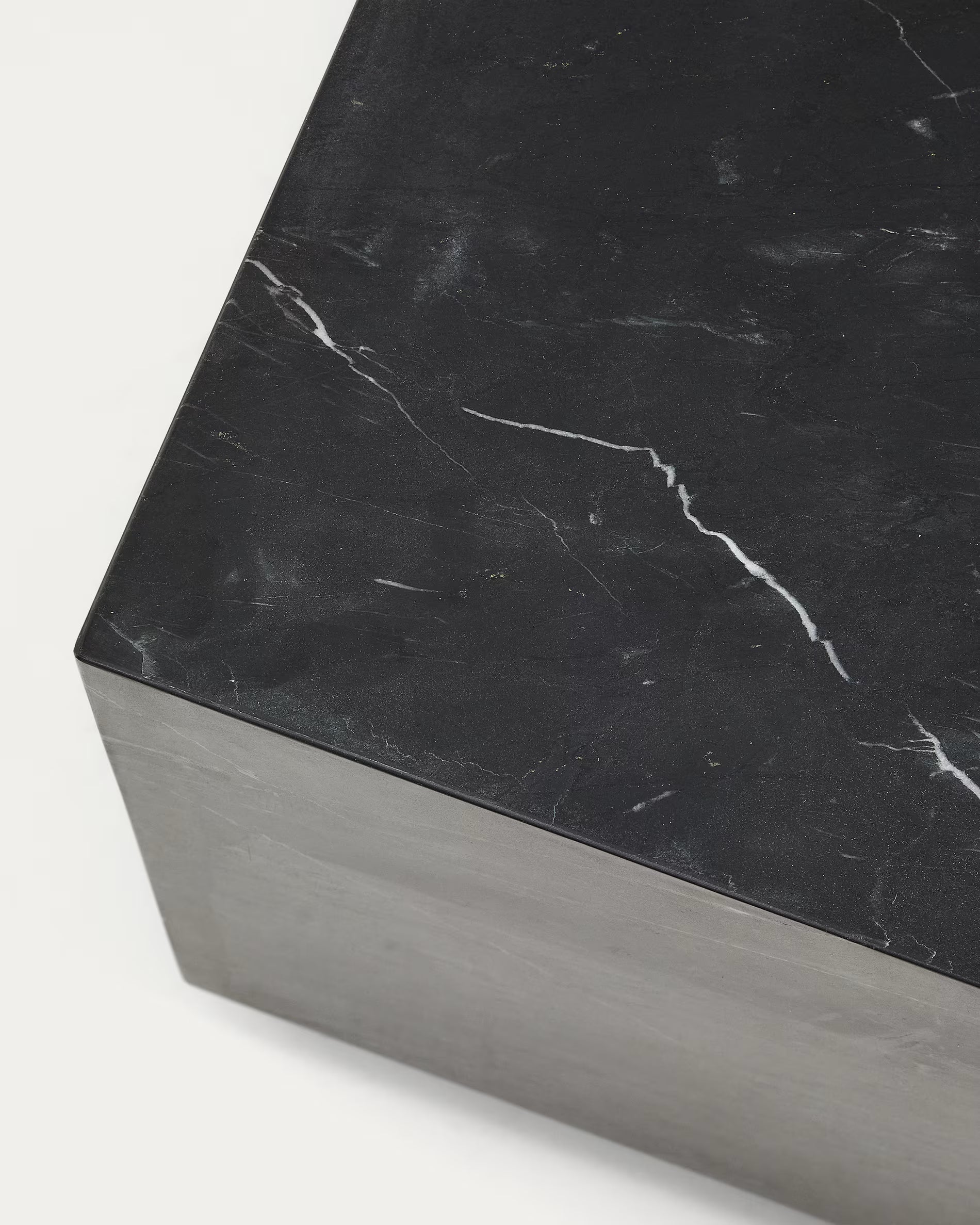 Sorein side table in black marble 50 x 50 cm