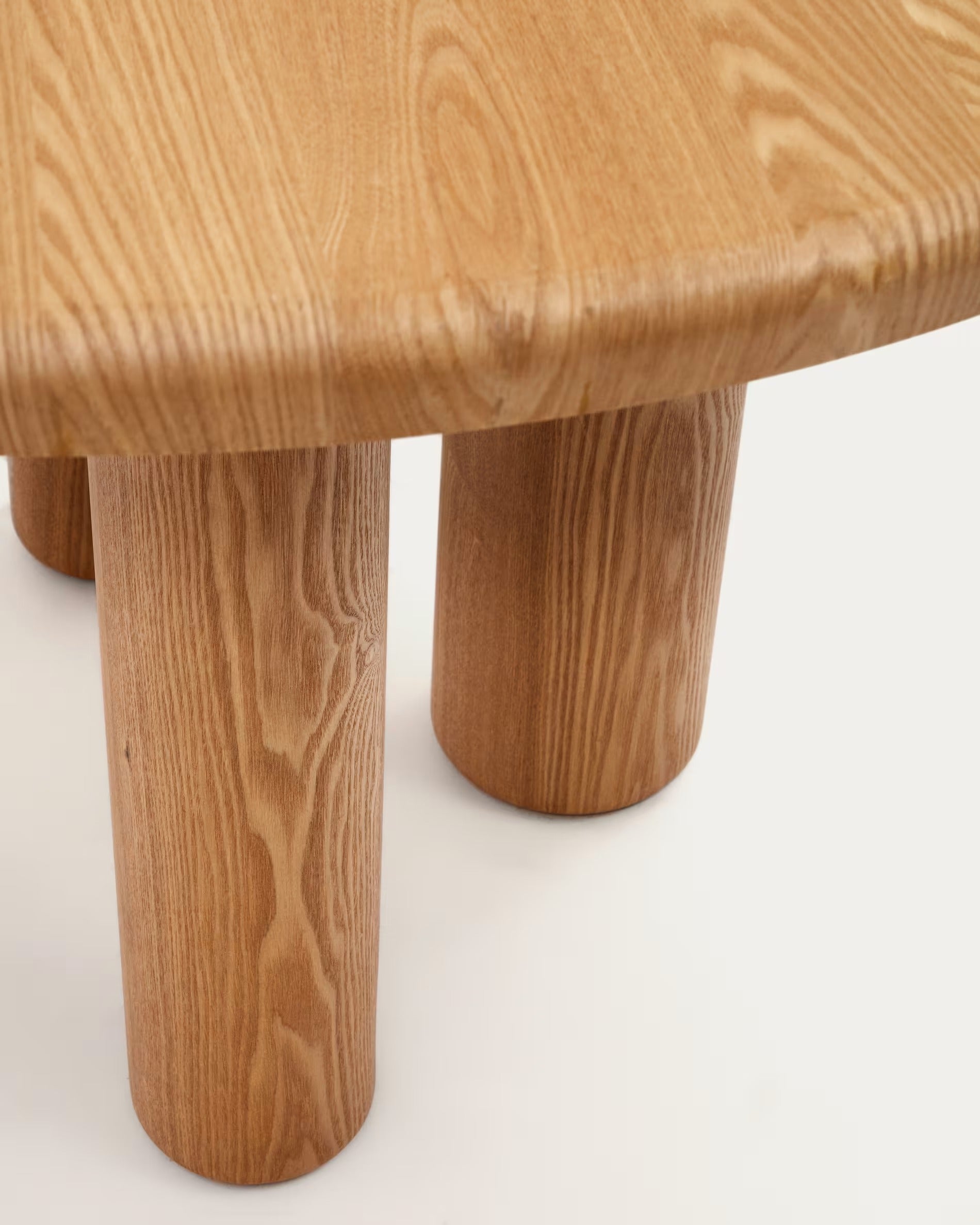 Mailen Round Table in Ash Wood Veneer with Natural Finish